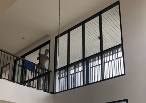 รับติดตั้งประตูกระจกอลูมิเนียม